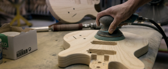 Music Man Valentine Trem - Satin Natural - Figured Roasted Maple/Maple - Shell Фото 3