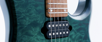 Music Man JP15 - Trans Black Quilt - Figured Roasted Maple - No Pickguard Фото 10