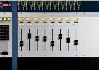 AMS Neve Genesys Black G96 console (64 faders, 48 analogue channels & integrated DAW display) AMS Neve Genesys Black G96 console (64 faders, 48 analogue channels & integrated DAW display) Фото 2