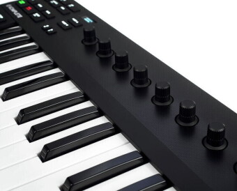 Native Instruments KOMPLETE KONTROL M32 Фото 4