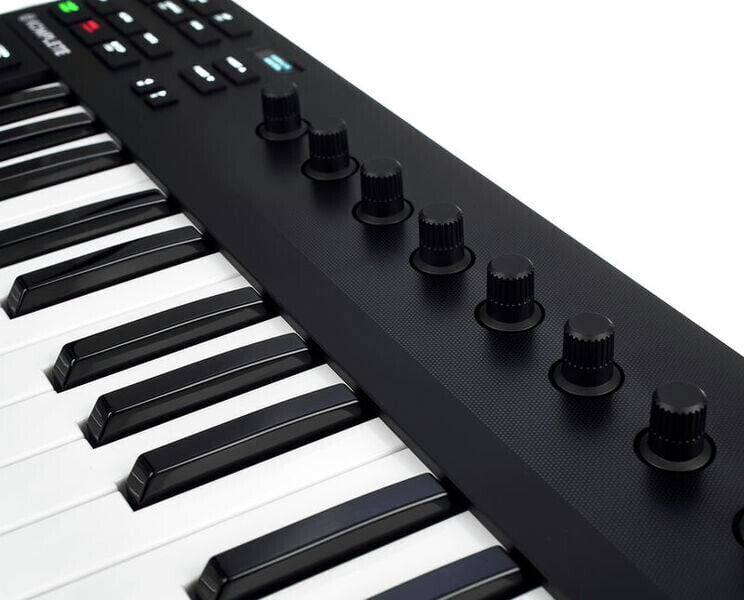 Native Instruments KOMPLETE KONTROL M32 купить в Москве | UNITED MUSIC