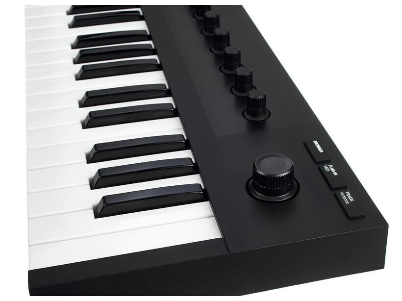 Native Instruments KOMPLETE KONTROL M32 купить в Москве | UNITED MUSIC