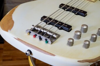 MARKBASS MB JP WHITE BATTERED 4 VG RW Фото 2