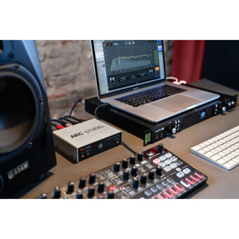 IK Multimedia ARC Studio Фото 3