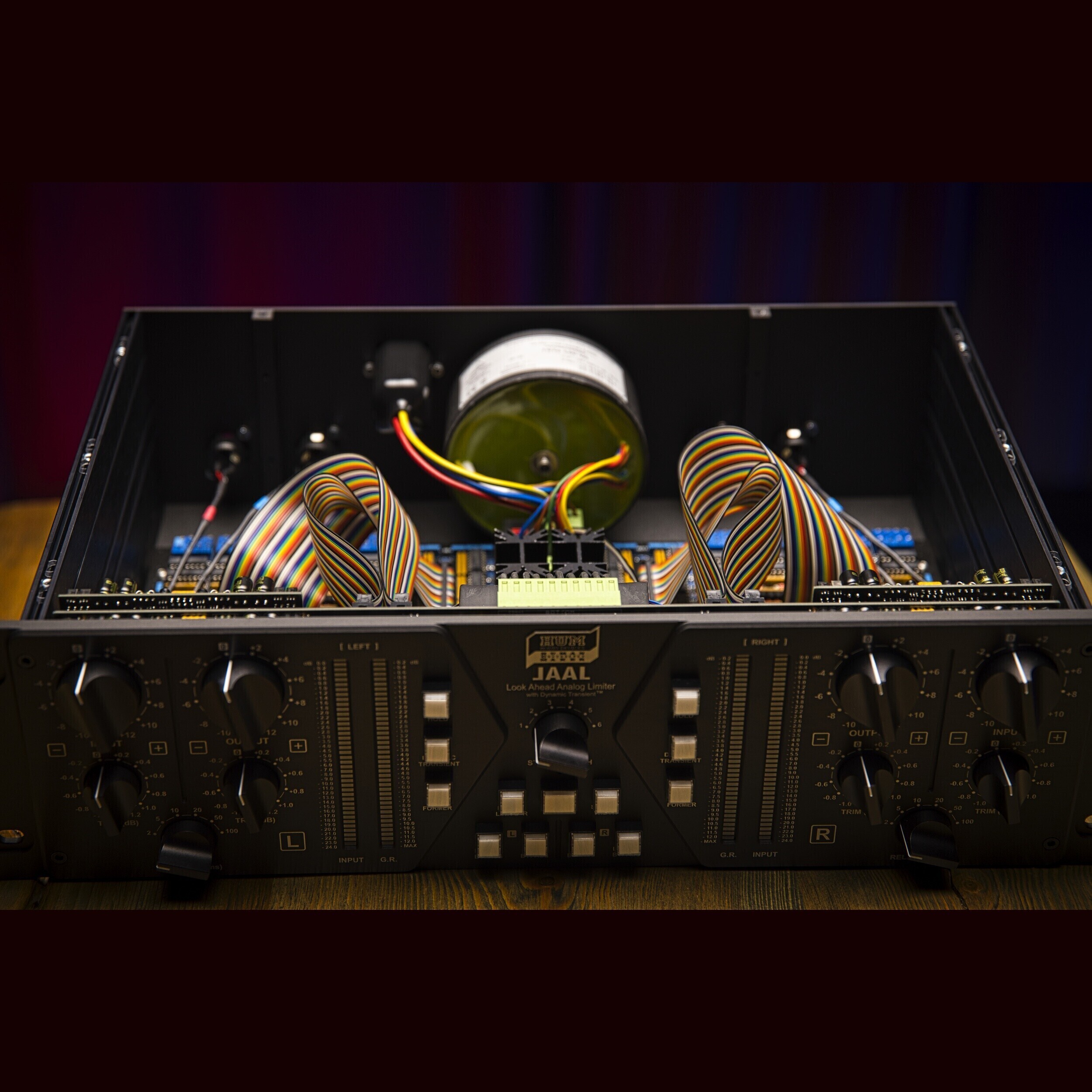 HUM Audio LAAL - Look Ahead Analog Limiter купить в Москве | UNITED MUSIC