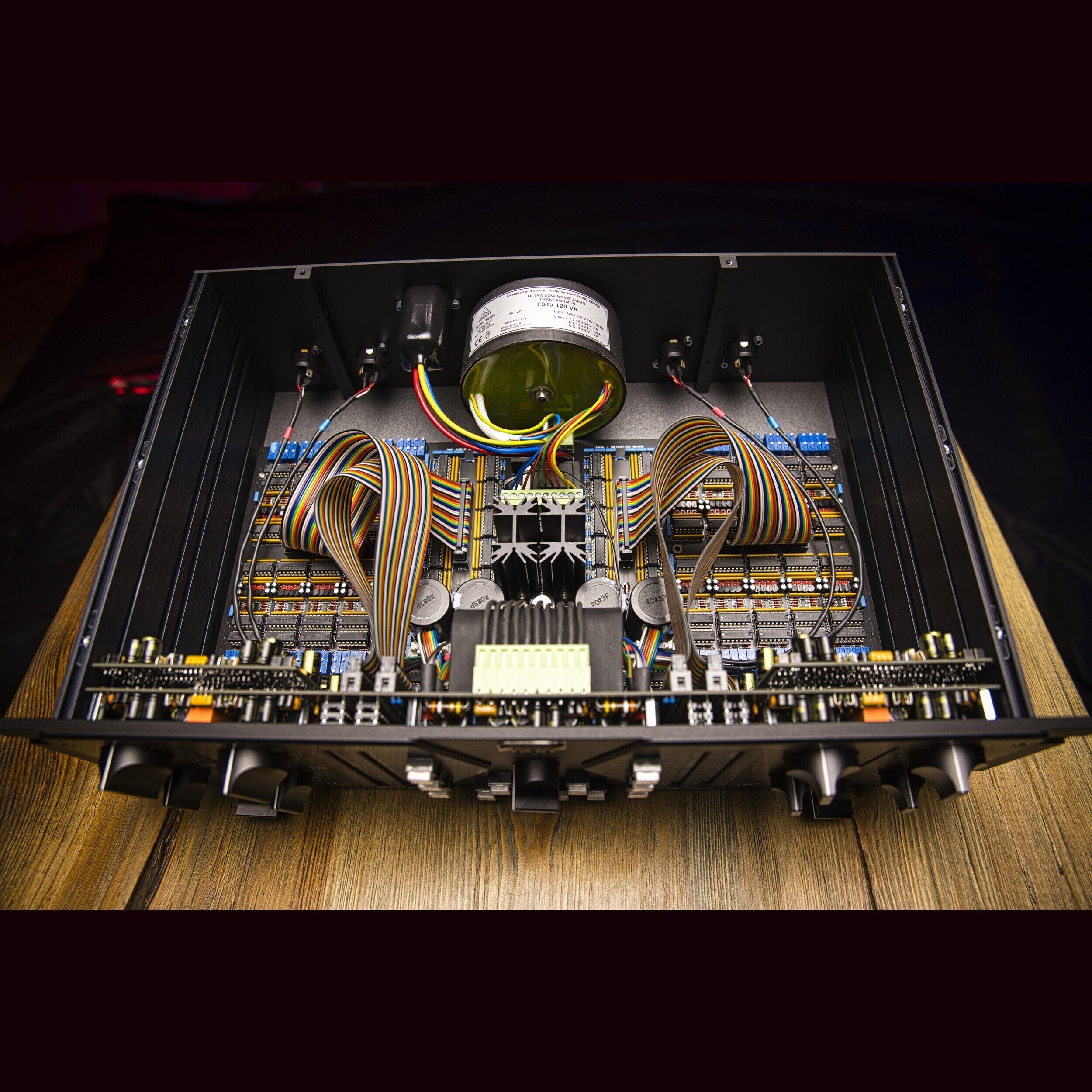HUM Audio LAAL - Look Ahead Analog Limiter купить в Москве | UNITED MUSIC